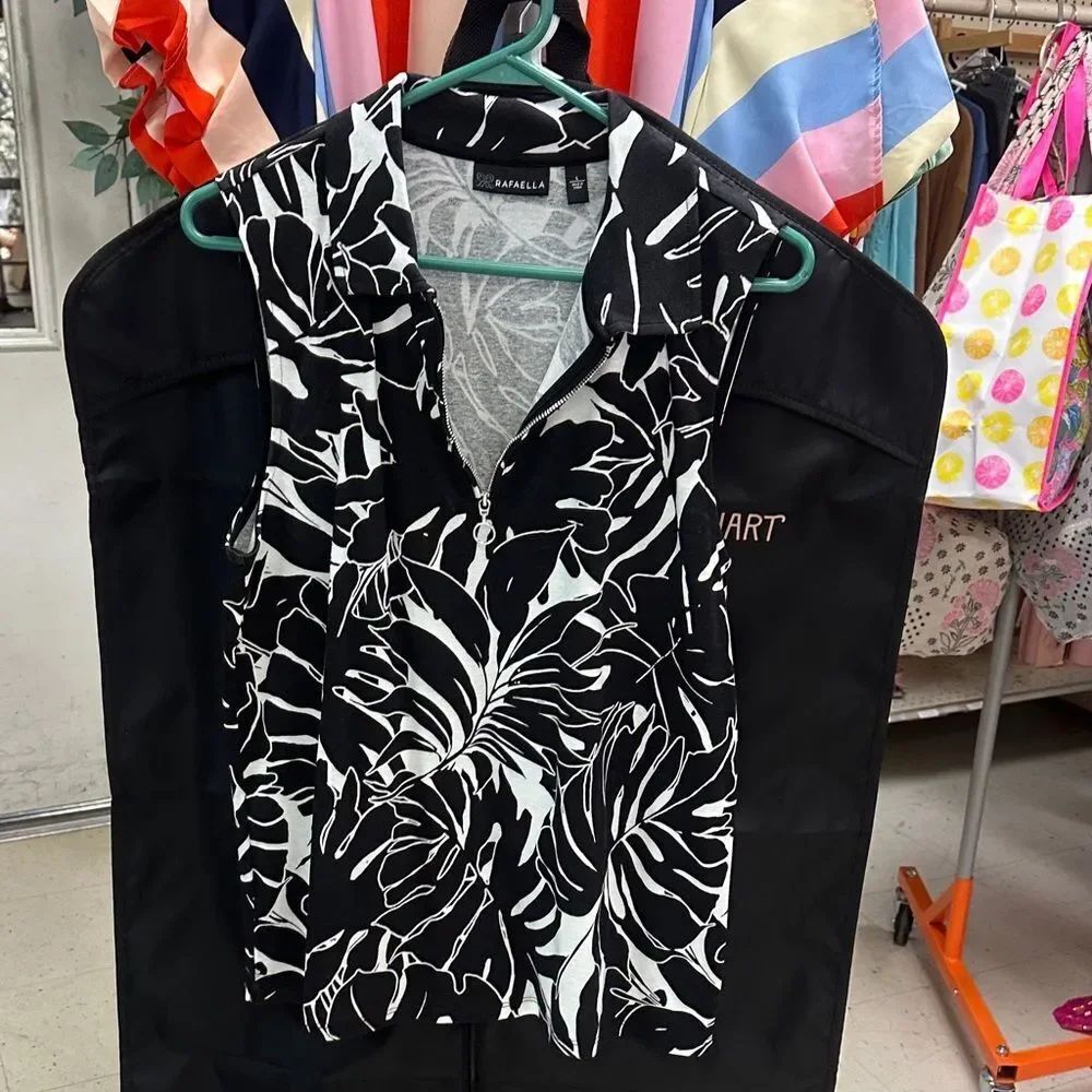 Chausella MonochromeβLeaf Print Tank Top